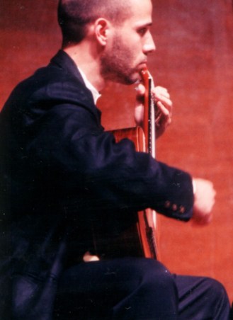 Photo of Alejandro Lazo in concert